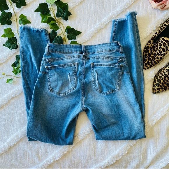 RIO Low Rise push up jeans size 5 frayed hem EUC - Picture 4 of 5